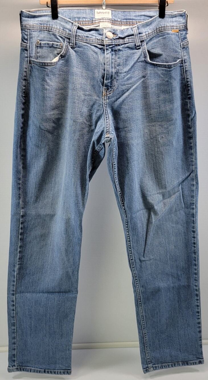 D1) Timberland Straight Fit Men Medium Wash Blue Denim Jeans Size 34 x 32